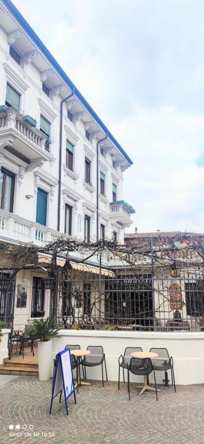 Вилла Residenza Porta Brescia Пескьера-дель-Гарда Экстерьер фото