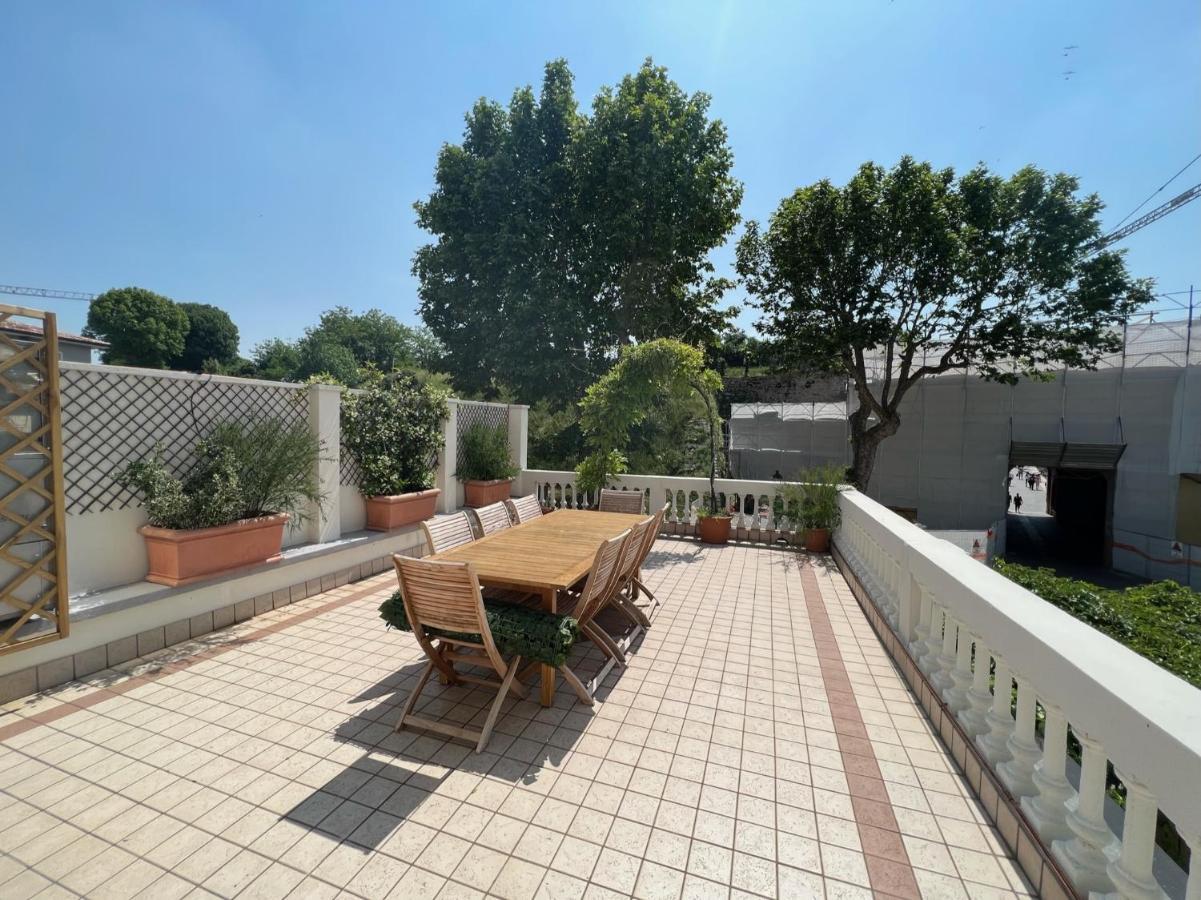 Вилла Residenza Porta Brescia Пескьера-дель-Гарда Экстерьер фото