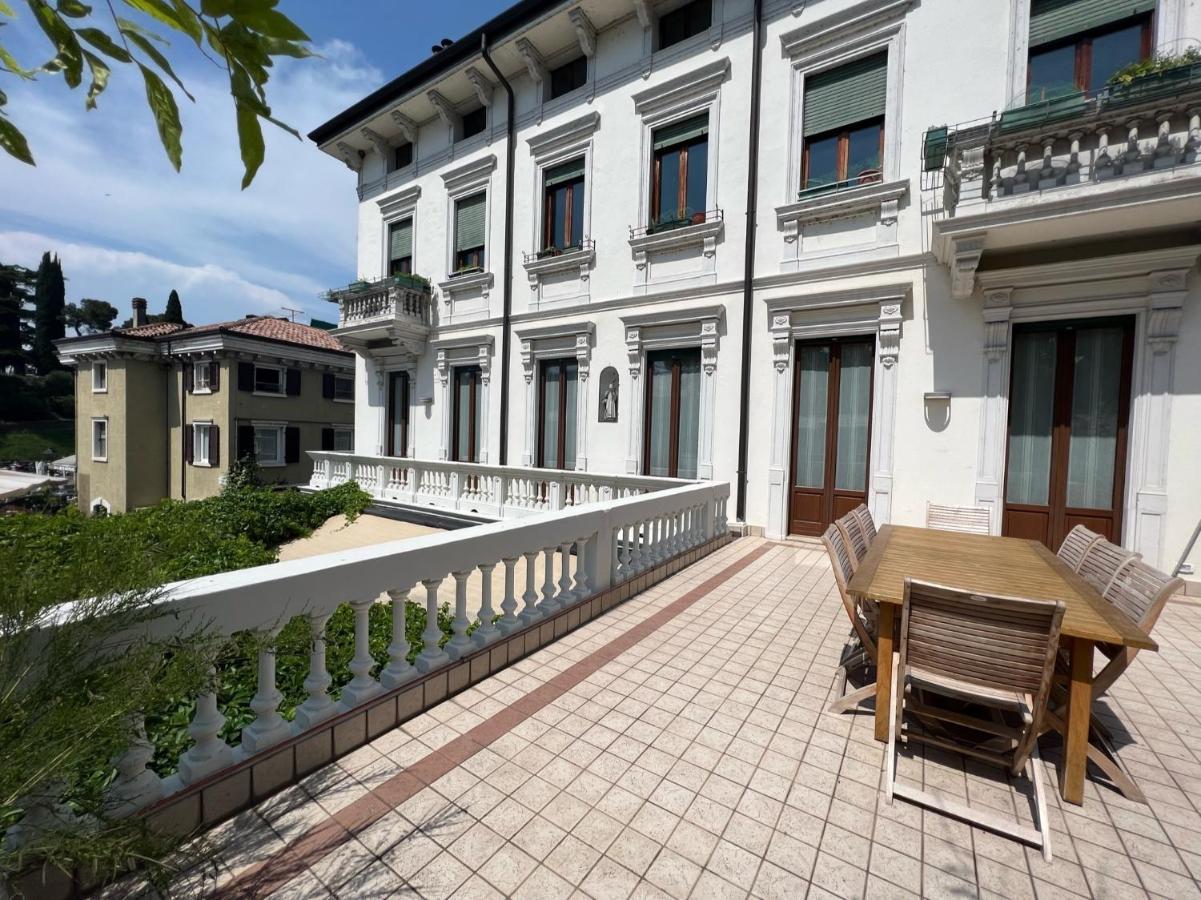 Вилла Residenza Porta Brescia Пескьера-дель-Гарда Экстерьер фото